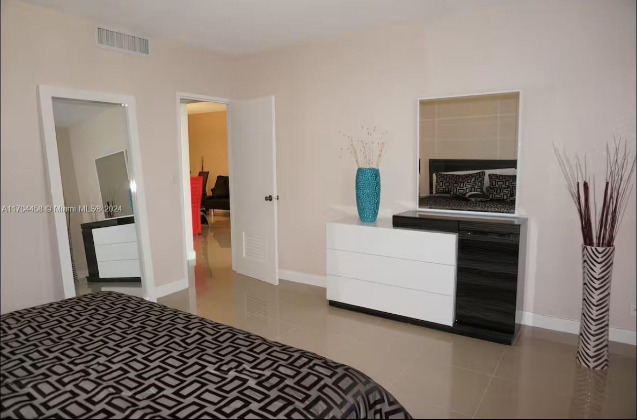 4001 S Ocean Dr 15h Property Photo 13
