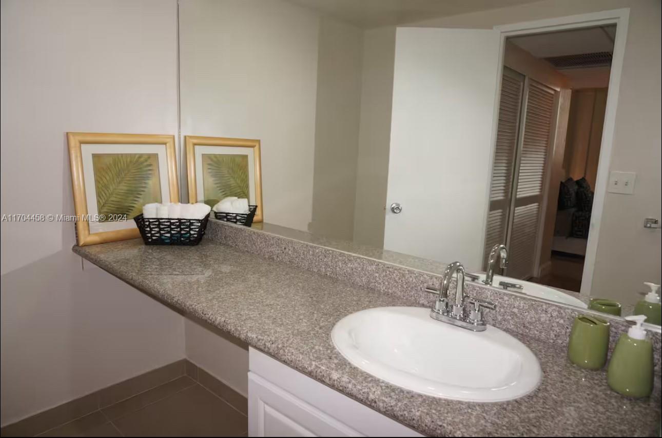 4001 S Ocean Dr 15h Property Photo 17