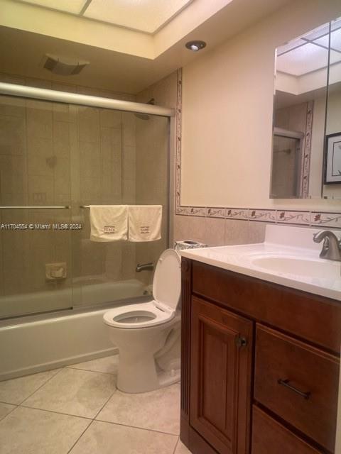 2871 Somerset Dr 218 Property Photo 5