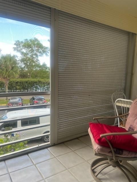 2871 Somerset Dr 218 Property Photo 6