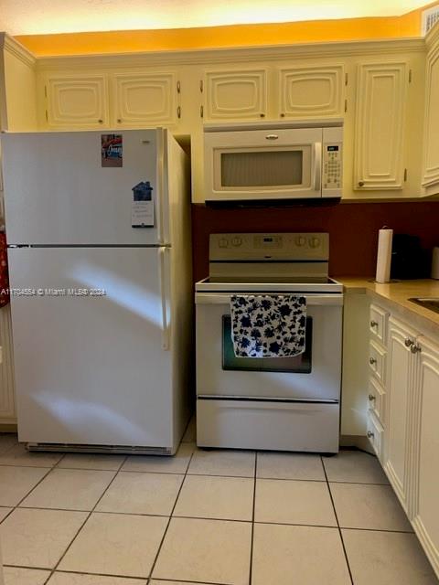 2871 Somerset Dr 218 Property Photo 8