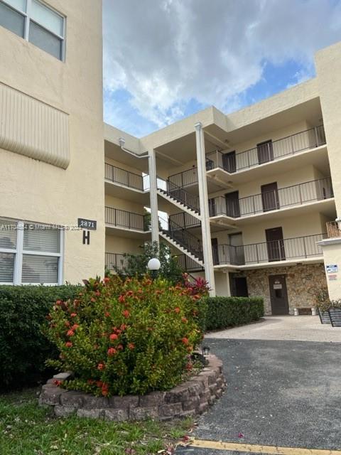 2871 Somerset Dr 218 Property Photo 12