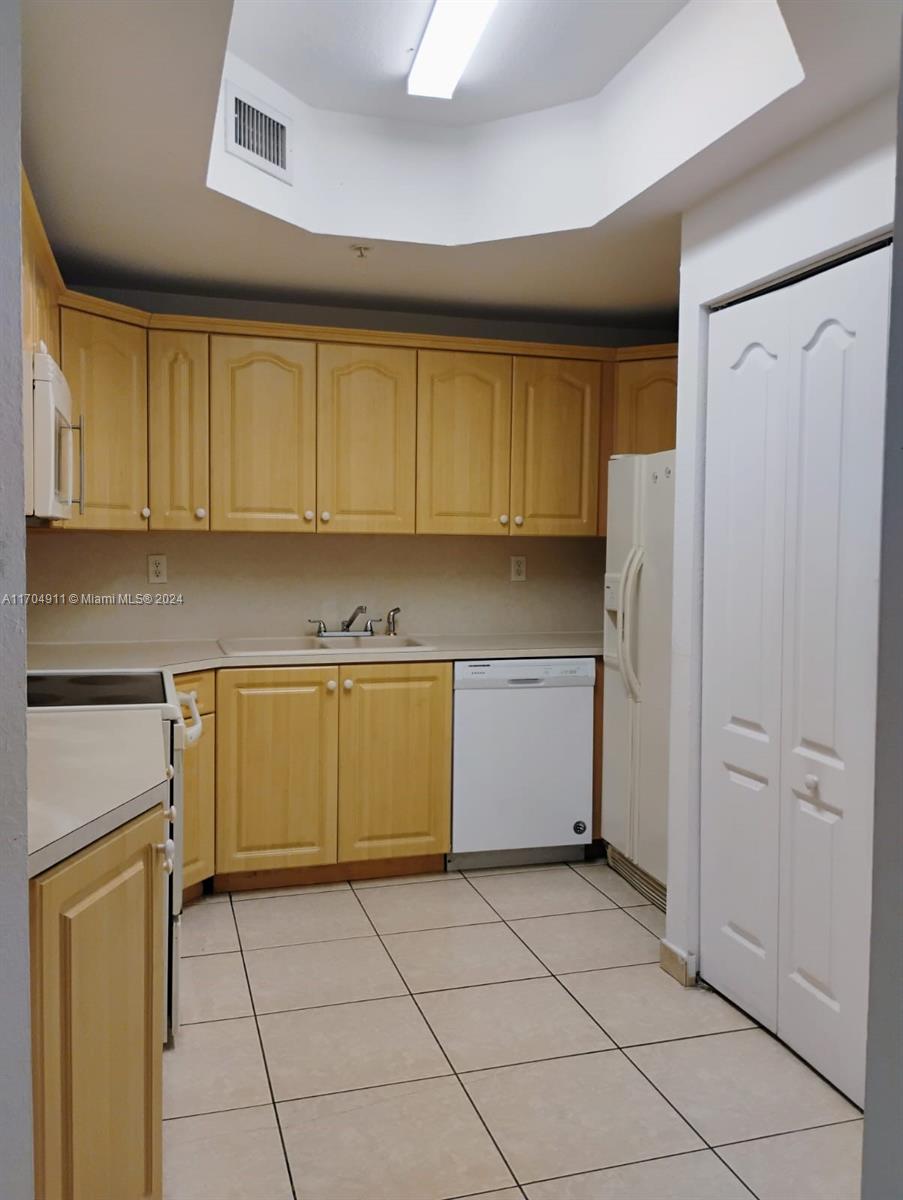 17415 Nw 75 Pl 103 Property Photo 1