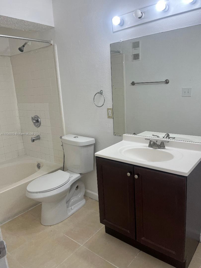 15560 Sw 104th Ter 6210 Property Photo 4