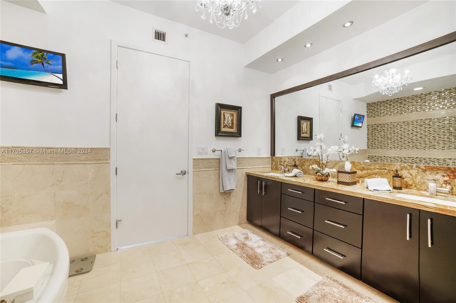18101 Collins Ave 1906 Property Photo 11