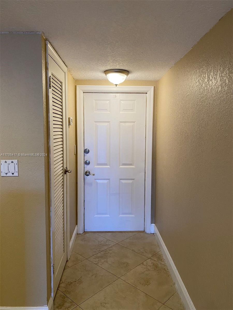 3100 W Rolling Hills Cir 407 Property Photo 4