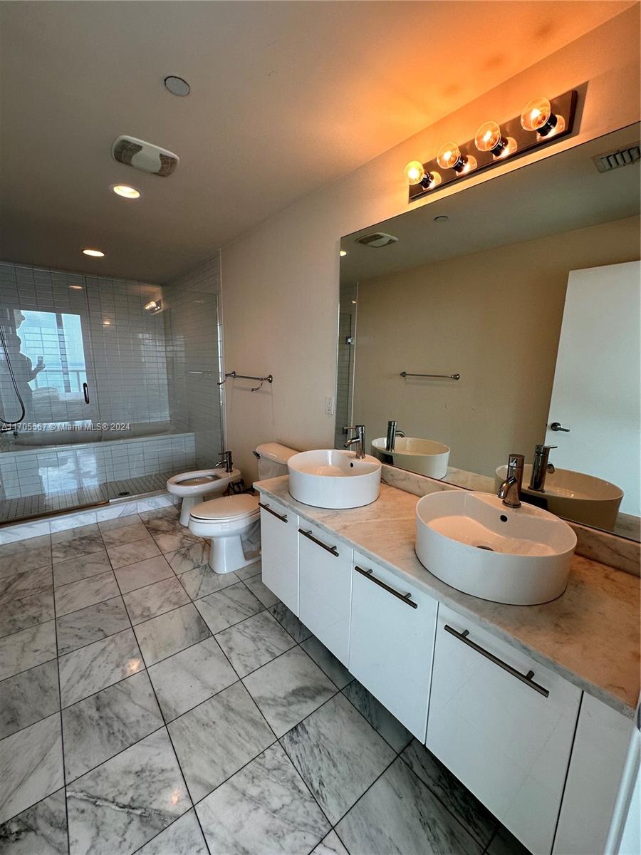 888 Biscayne Blvd 2402 Property Photo 12