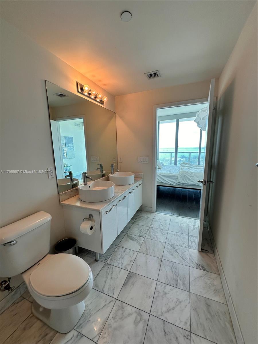 888 Biscayne Blvd 2402 Property Photo 16