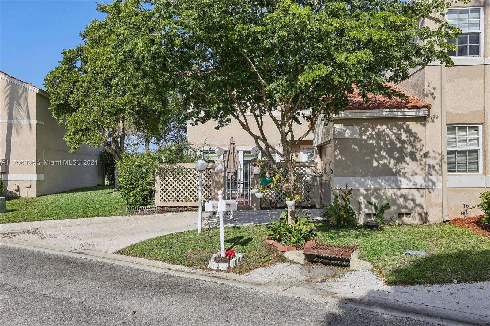 10949 Mainsail Dr Property Photo 2