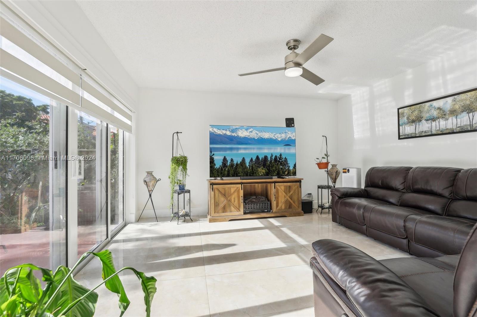 10949 Mainsail Dr Property Photo 6
