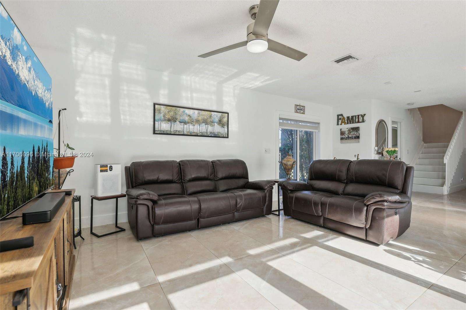 10949 Mainsail Dr Property Photo 7