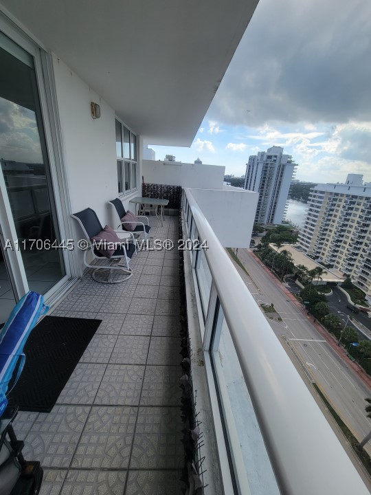 5601 Collins Ave Ph-9 Property Photo 8