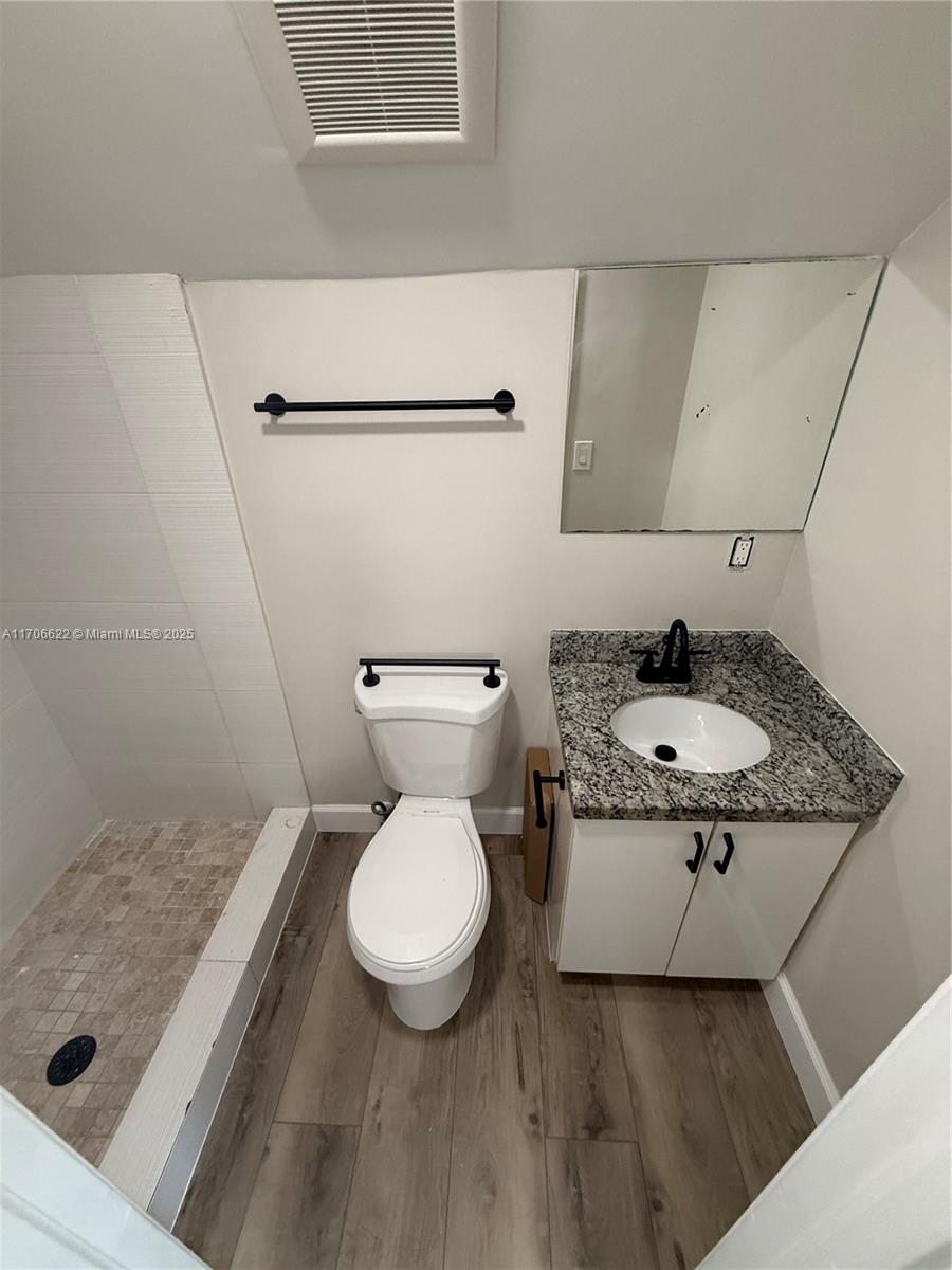 1237 Sw 10th St 2 Property Photo 6