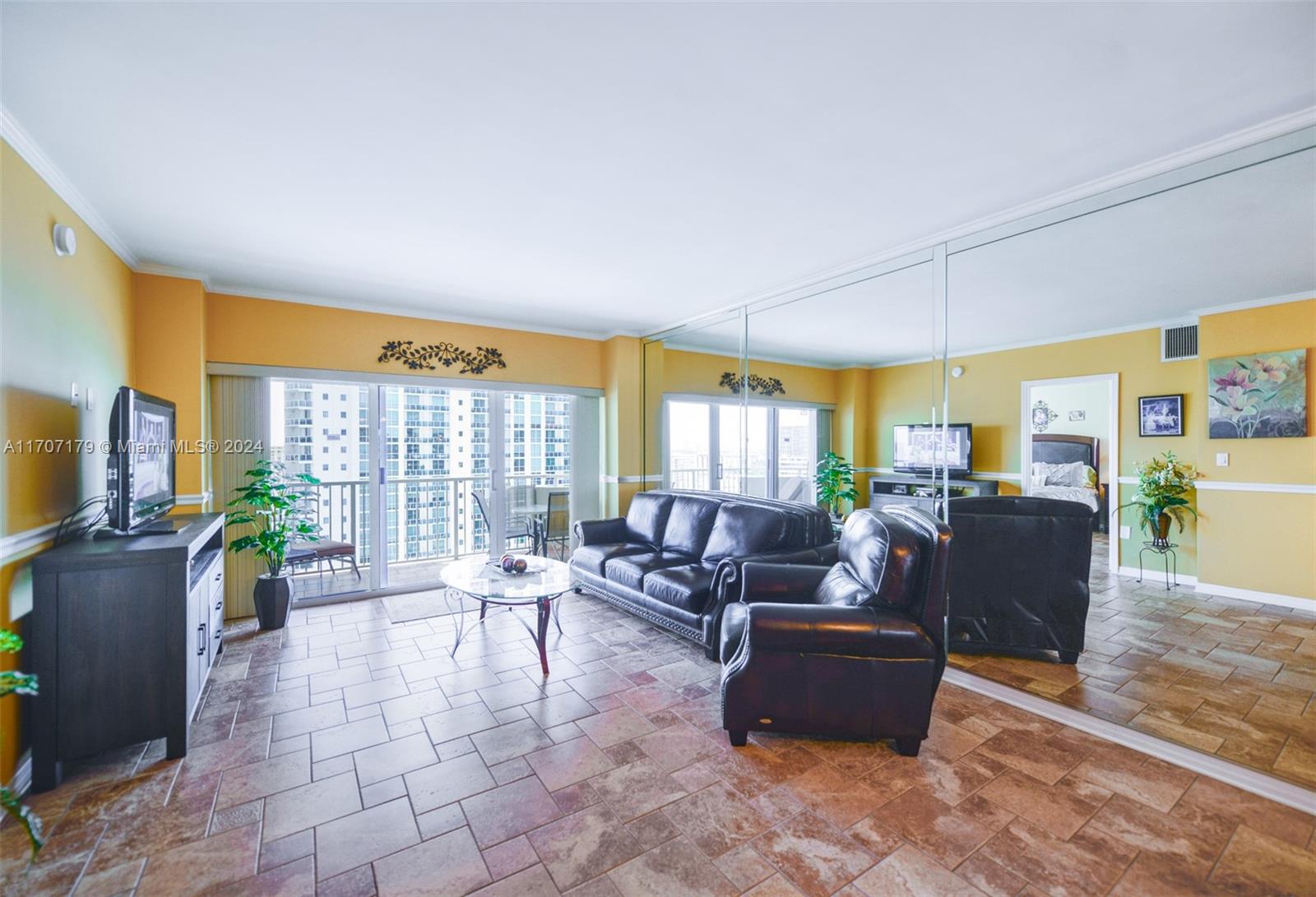 1965 S Ocean Dr 17d Property Photo 13