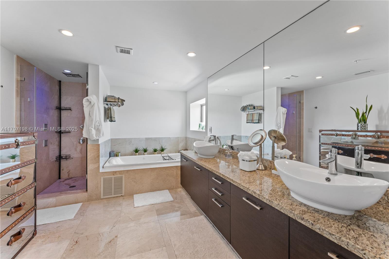 9400 W Bay Harbor Dr 401 Property Photo 21