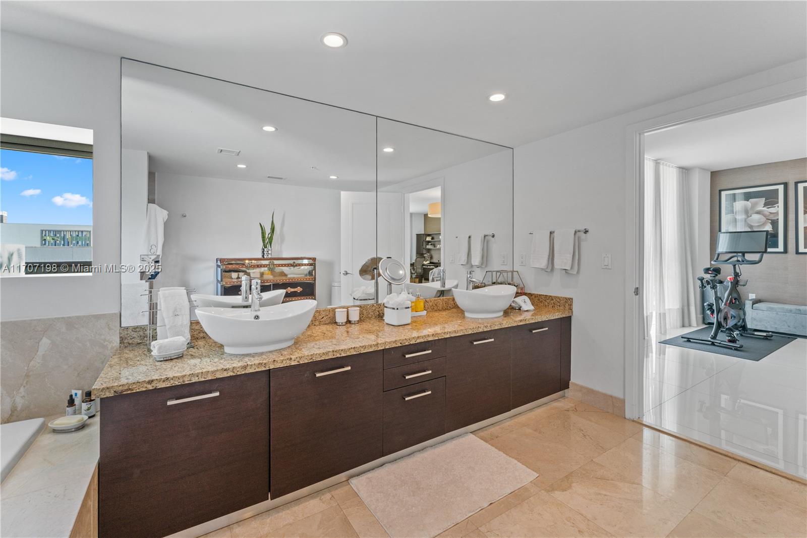 9400 W Bay Harbor Dr 401 Property Photo 22