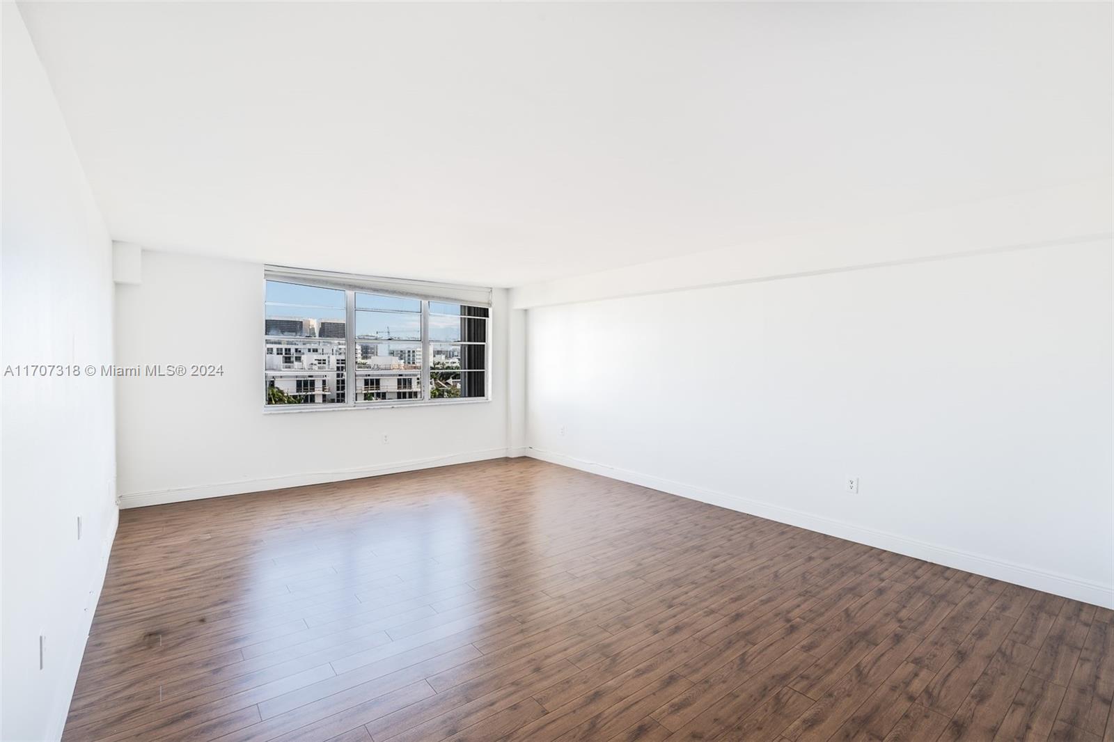 10000 W Bay Harbor Dr 625 Property Photo 8