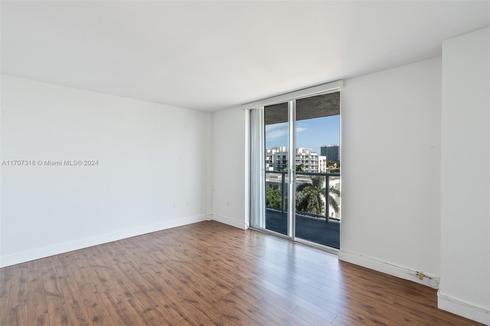 10000 W Bay Harbor Dr 625 Property Photo 15