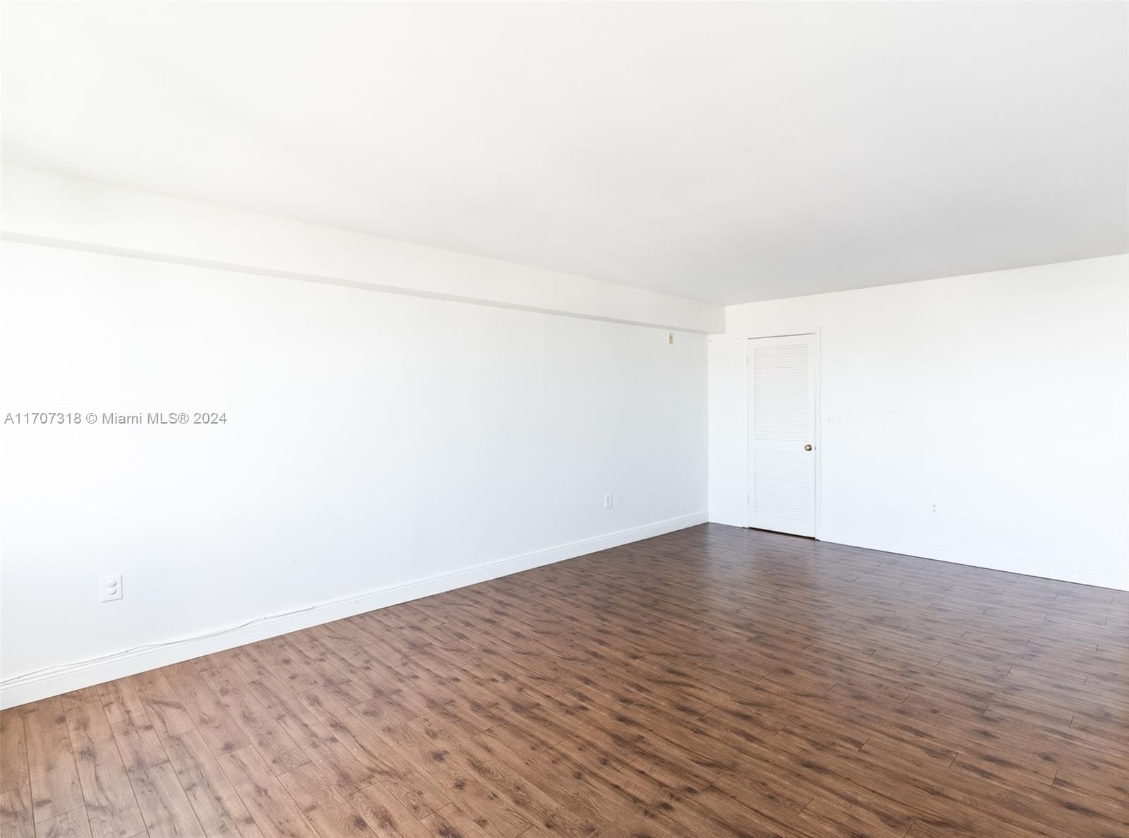 10000 W Bay Harbor Dr 625 Property Photo 16