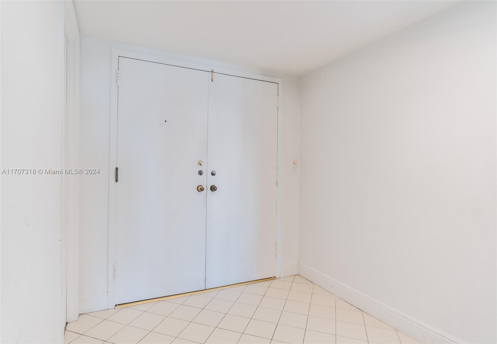 10000 W Bay Harbor Dr 625 Property Photo 17