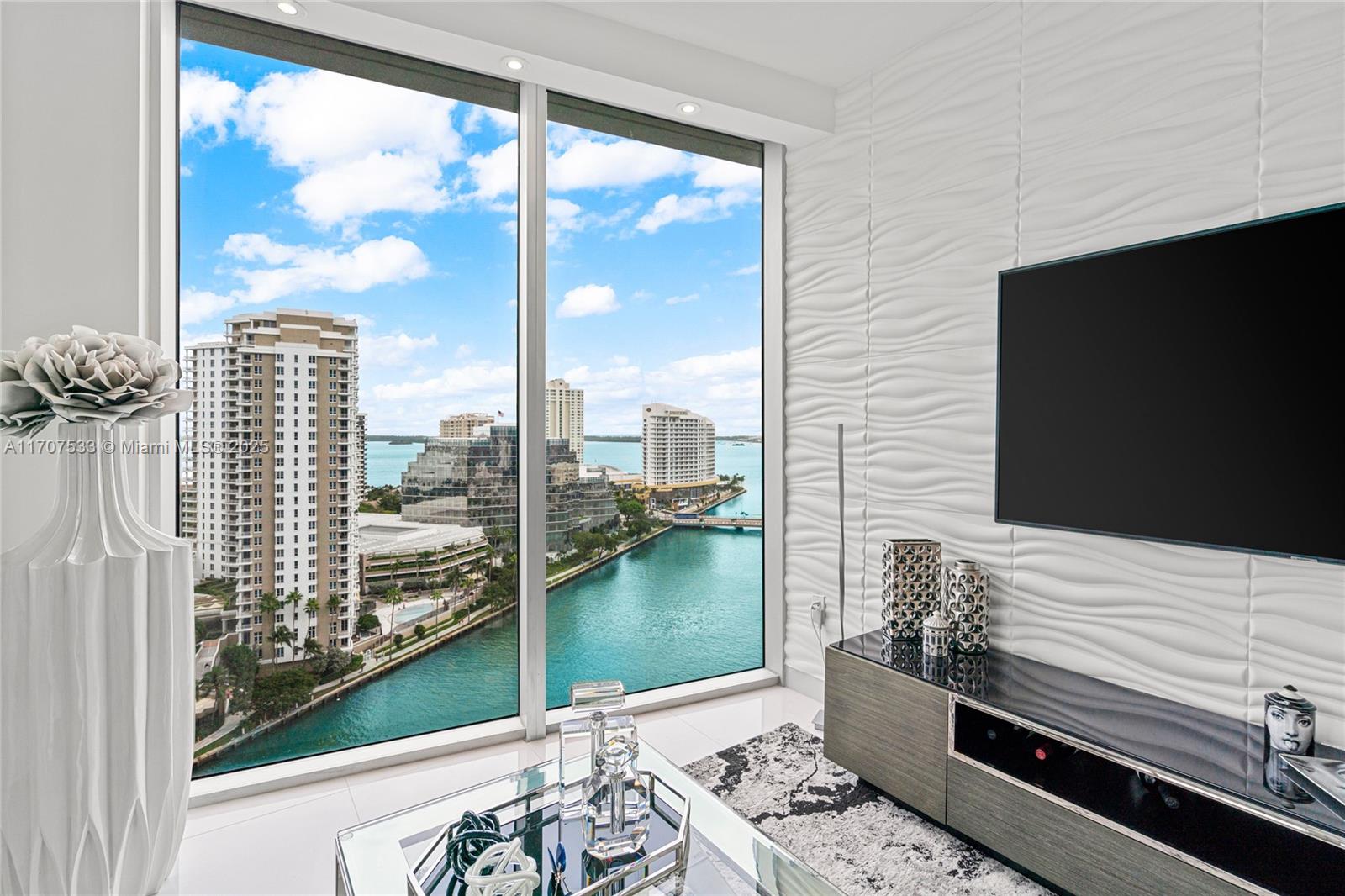 495 Brickell Ave 1702 Property Photo 11