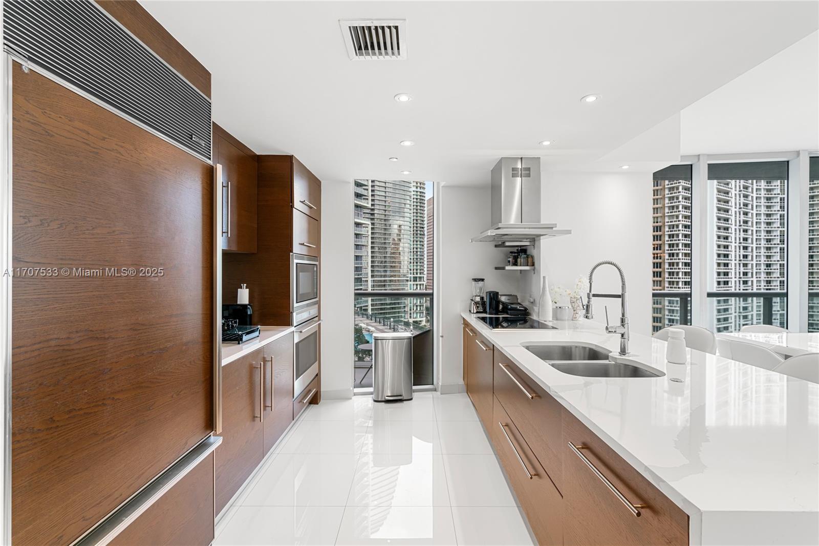 495 Brickell Ave 1702 Property Photo 17