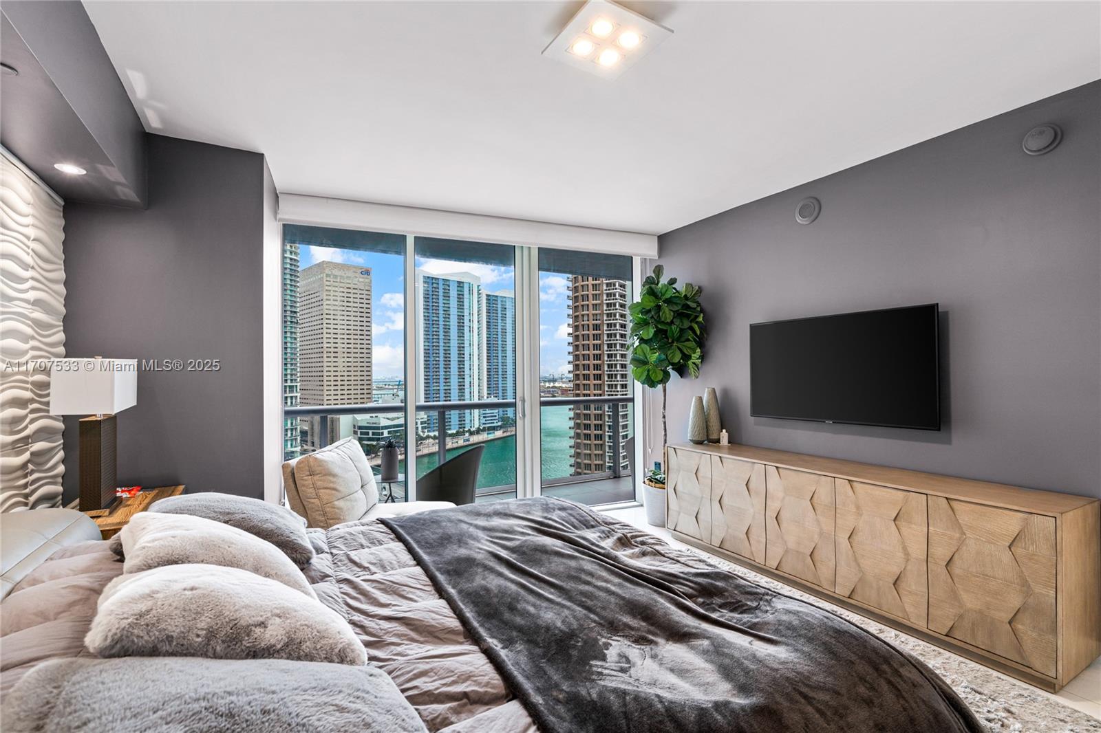 495 Brickell Ave 1702 Property Photo 25