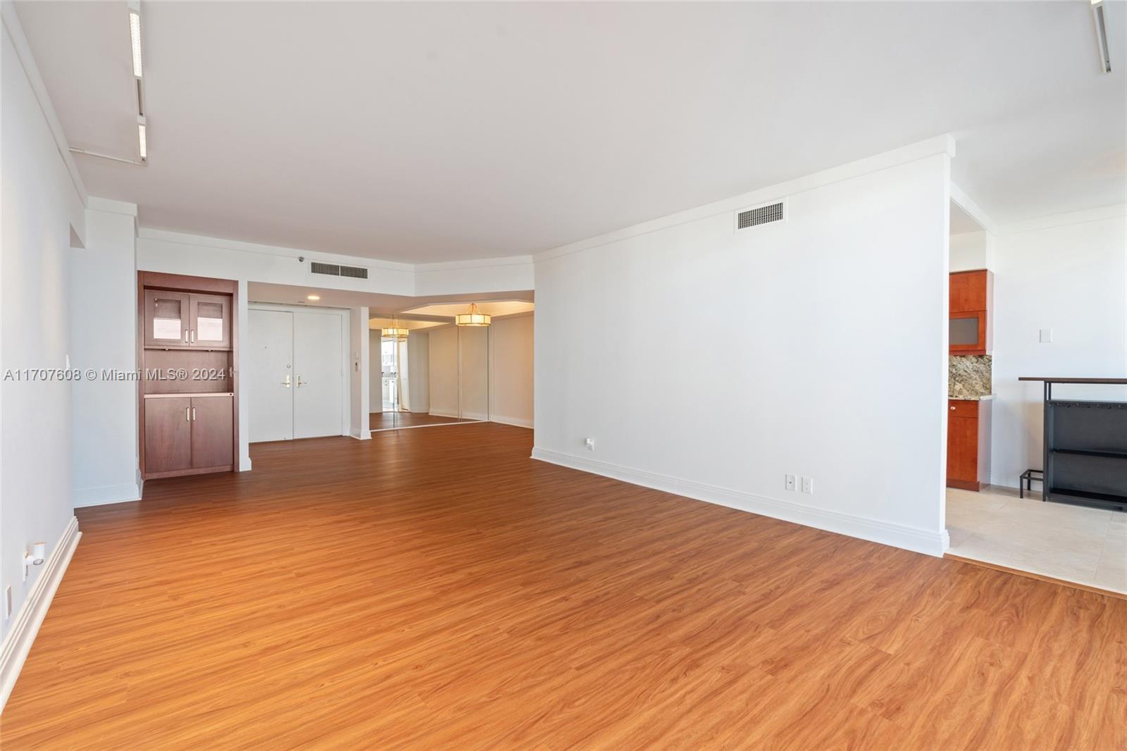 20281 E Country Club Dr 2303 Property Photo 10