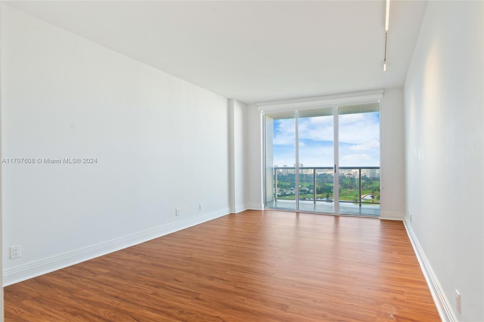 20281 E Country Club Dr 2303 Property Photo 18