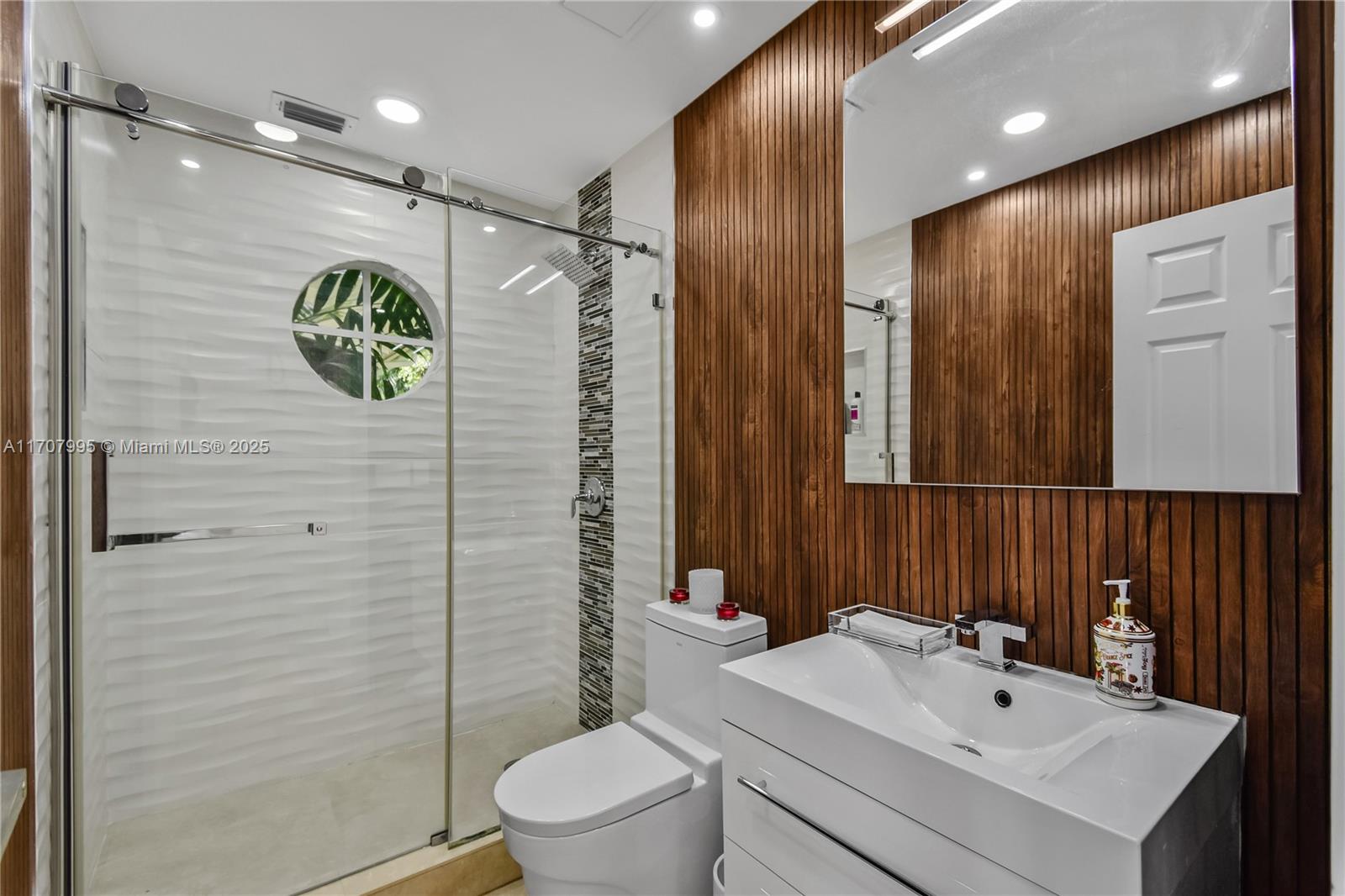 2445 Provence Cir Property Photo 29