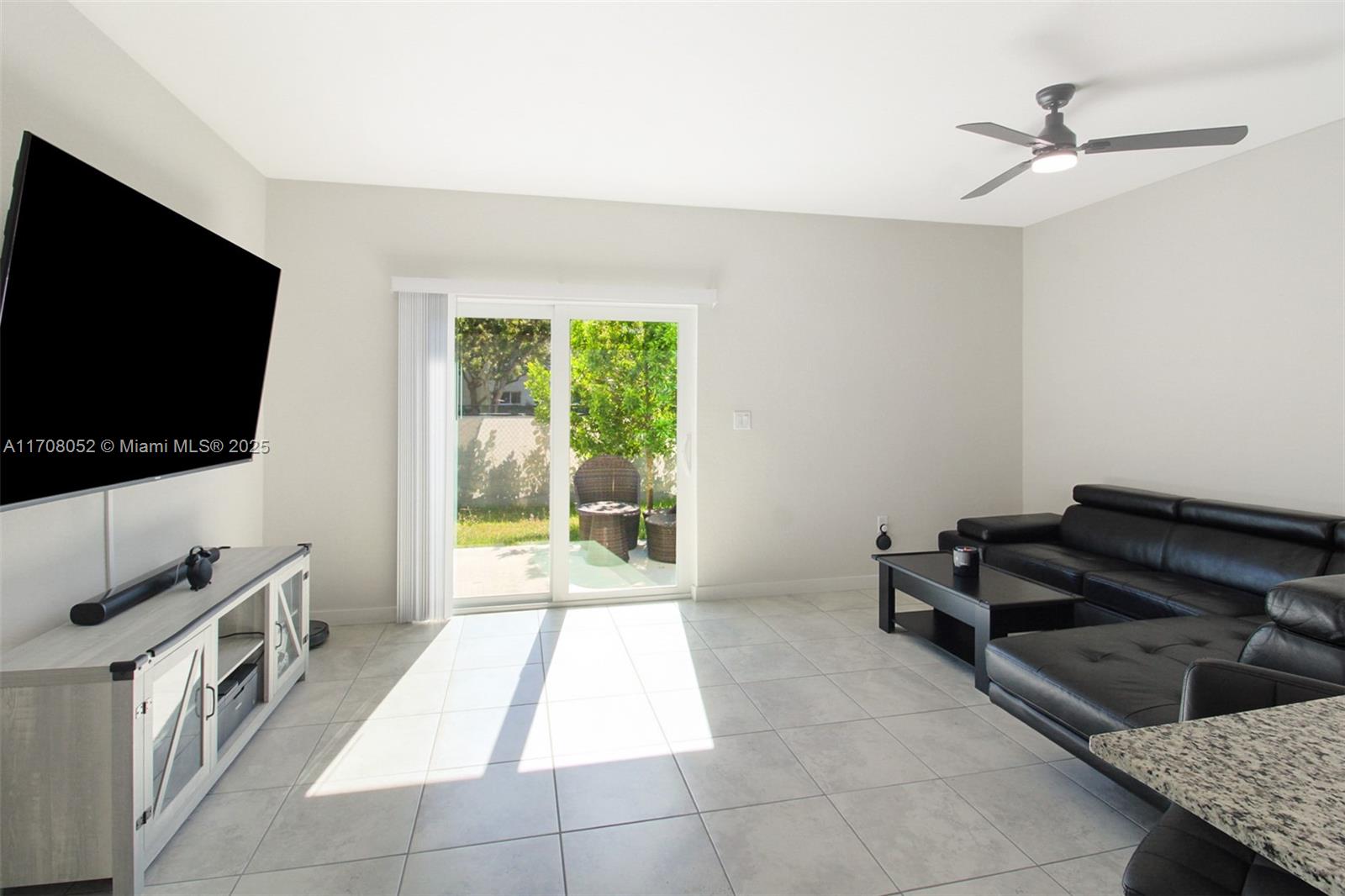 1085 Nw 4th Ter Property Photo 8