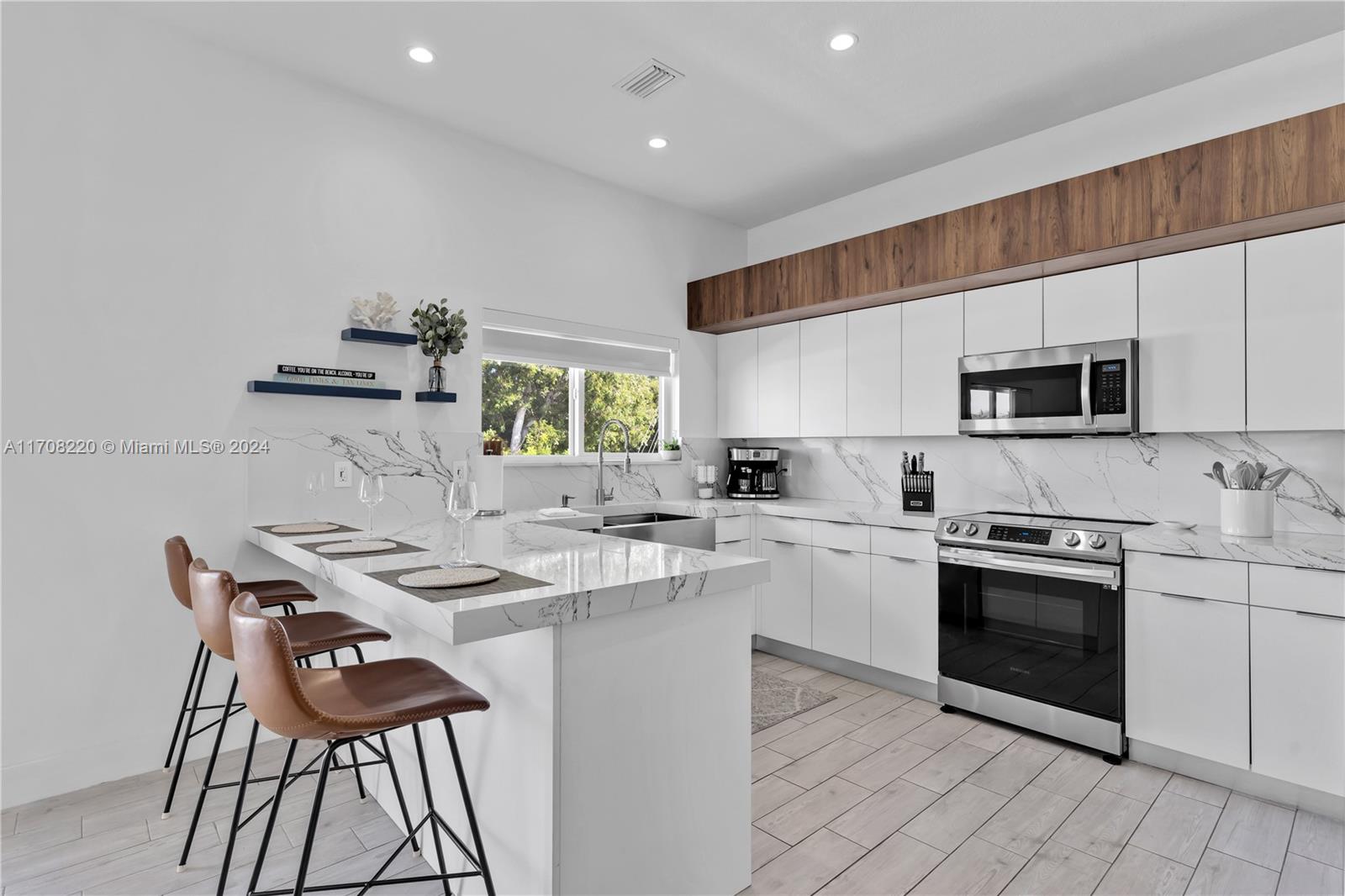 103 W Avenue A Property Photo 3