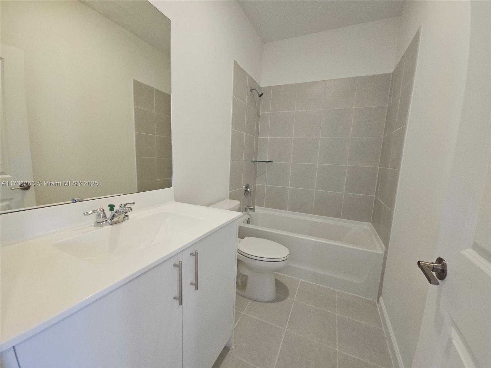 2445 Se 29th St . Property Photo 17