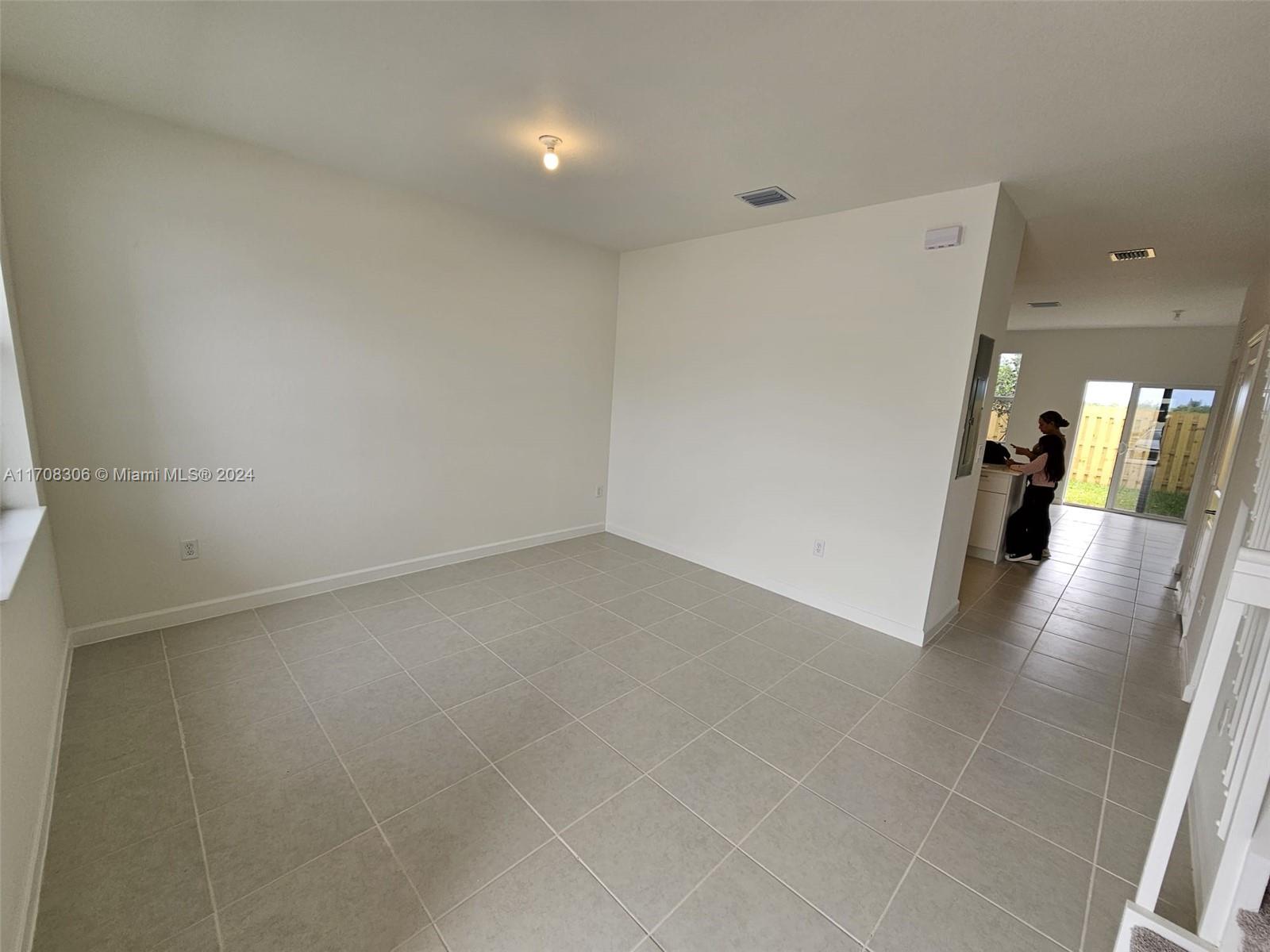 2877 Se 26 Place Property Photo 3