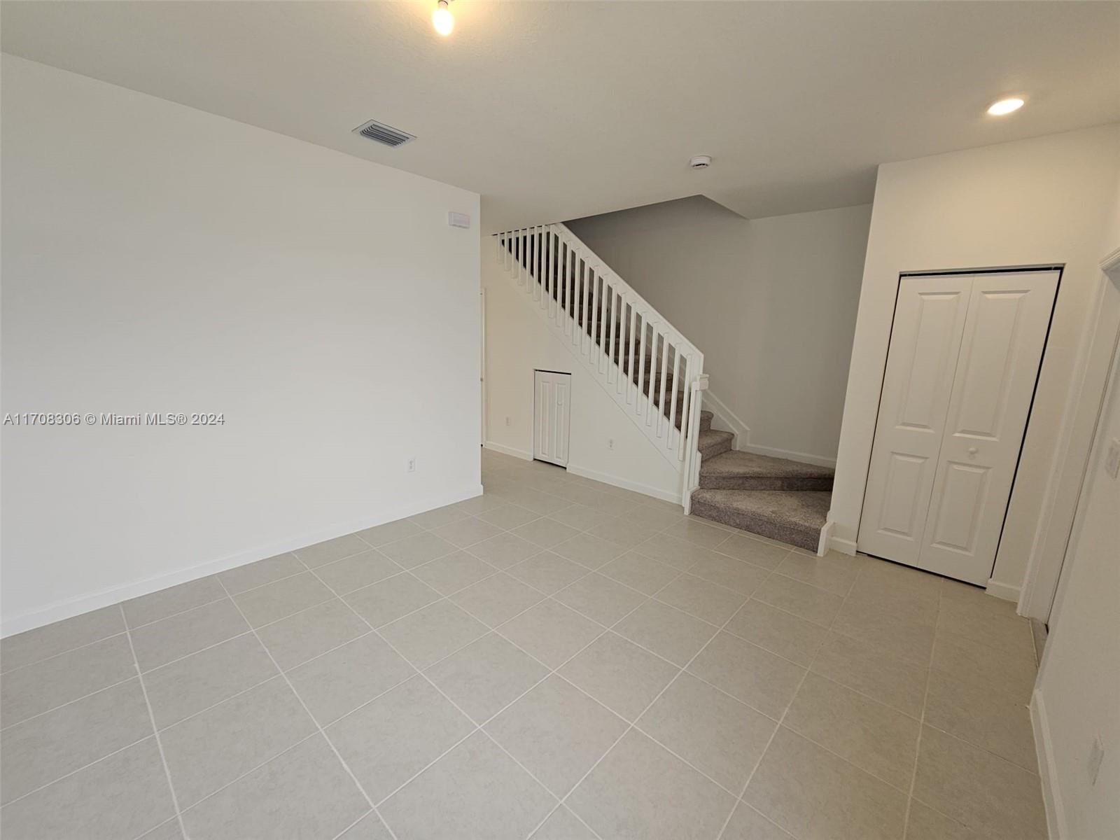 2877 Se 26 Place Property Photo 6