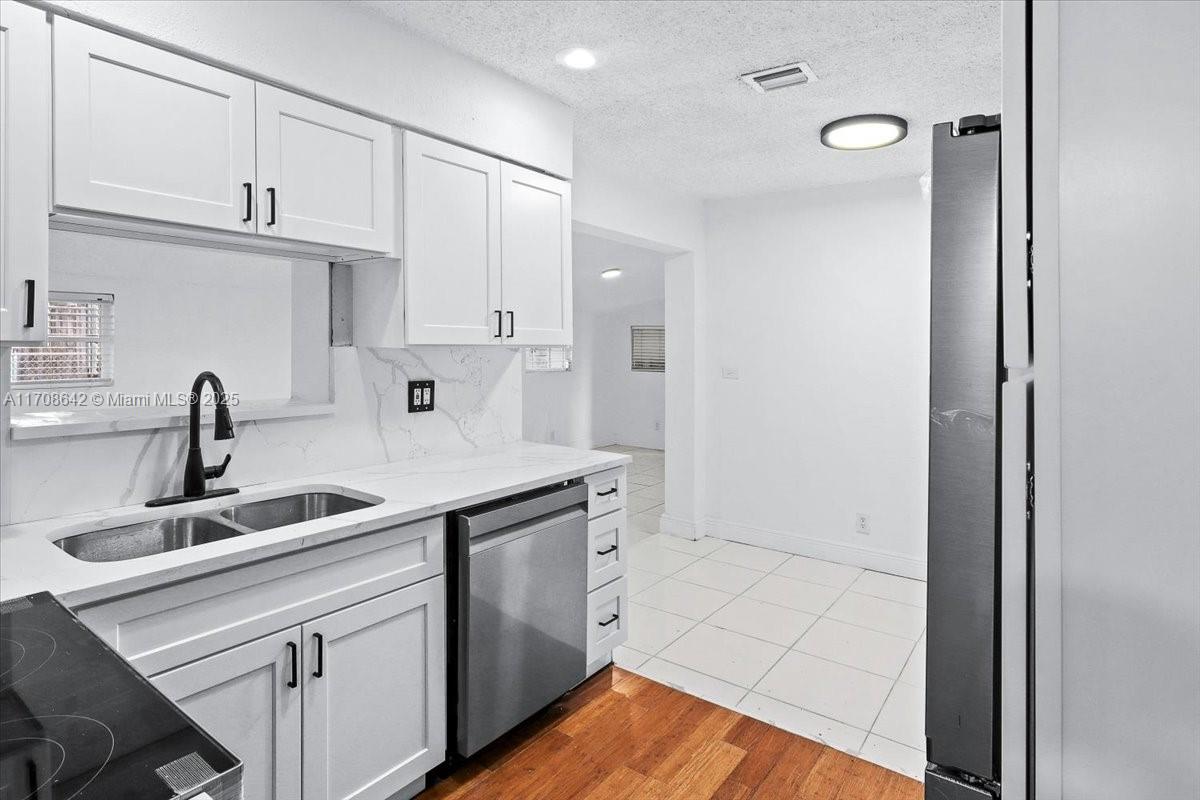 6661 Meade Street Property Photo 24