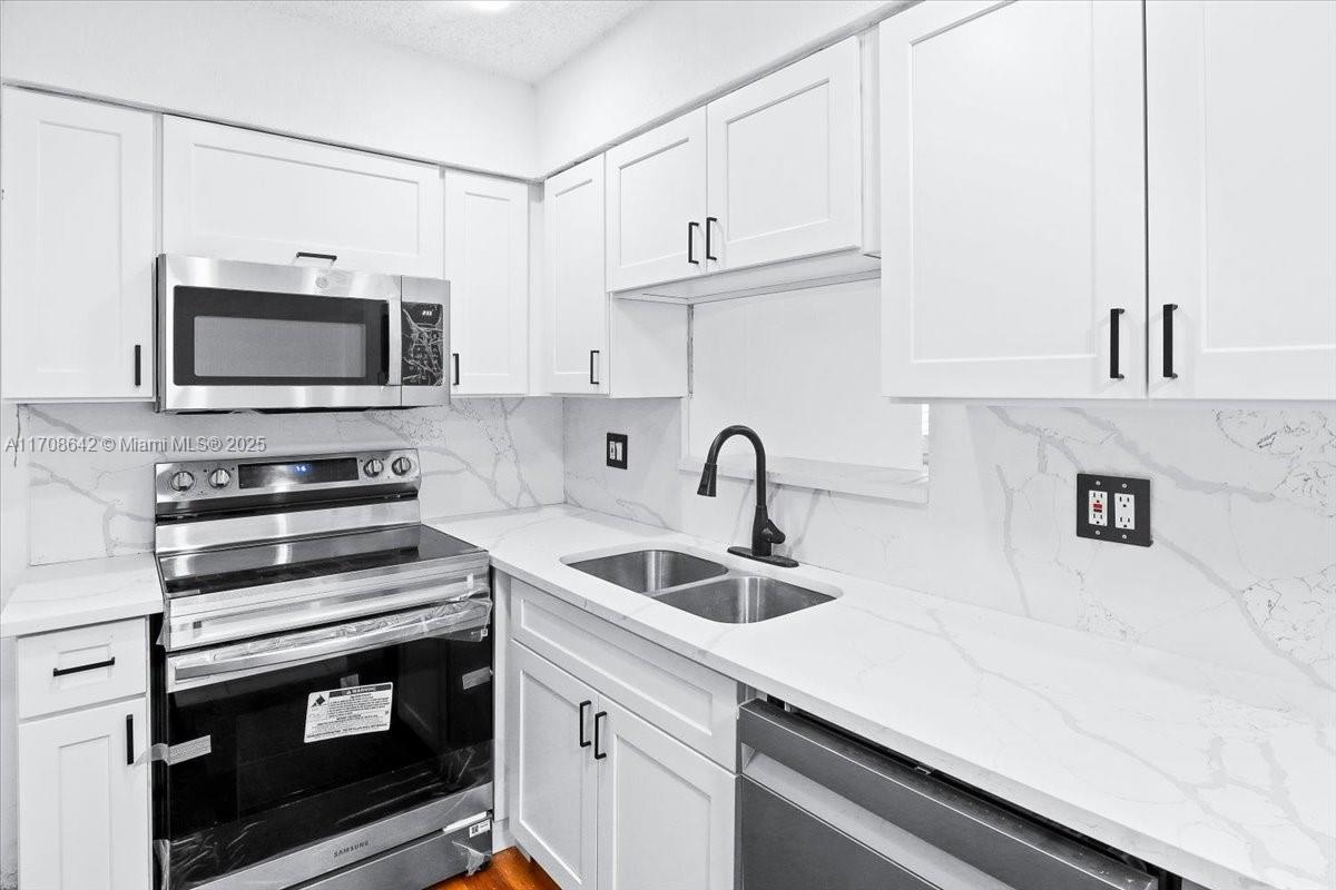 6661 Meade Street Property Photo 25