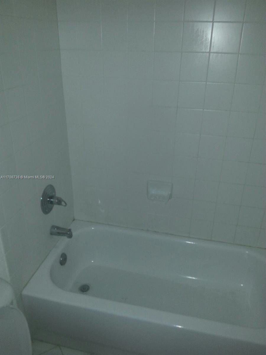 1320 Se 31st Ct 202-37 Property Photo 8