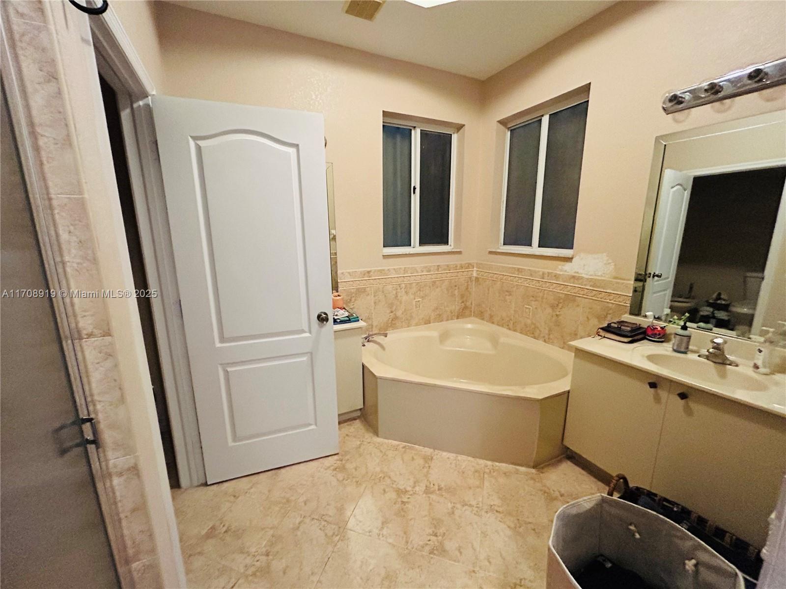 15375 Sw 23rd Ln Property Photo 5
