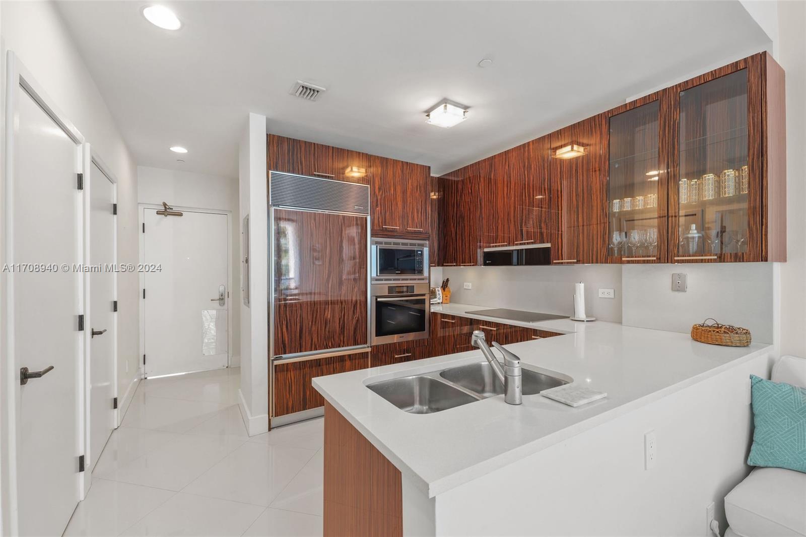 6799 Collins Ave 207 Property Photo 8