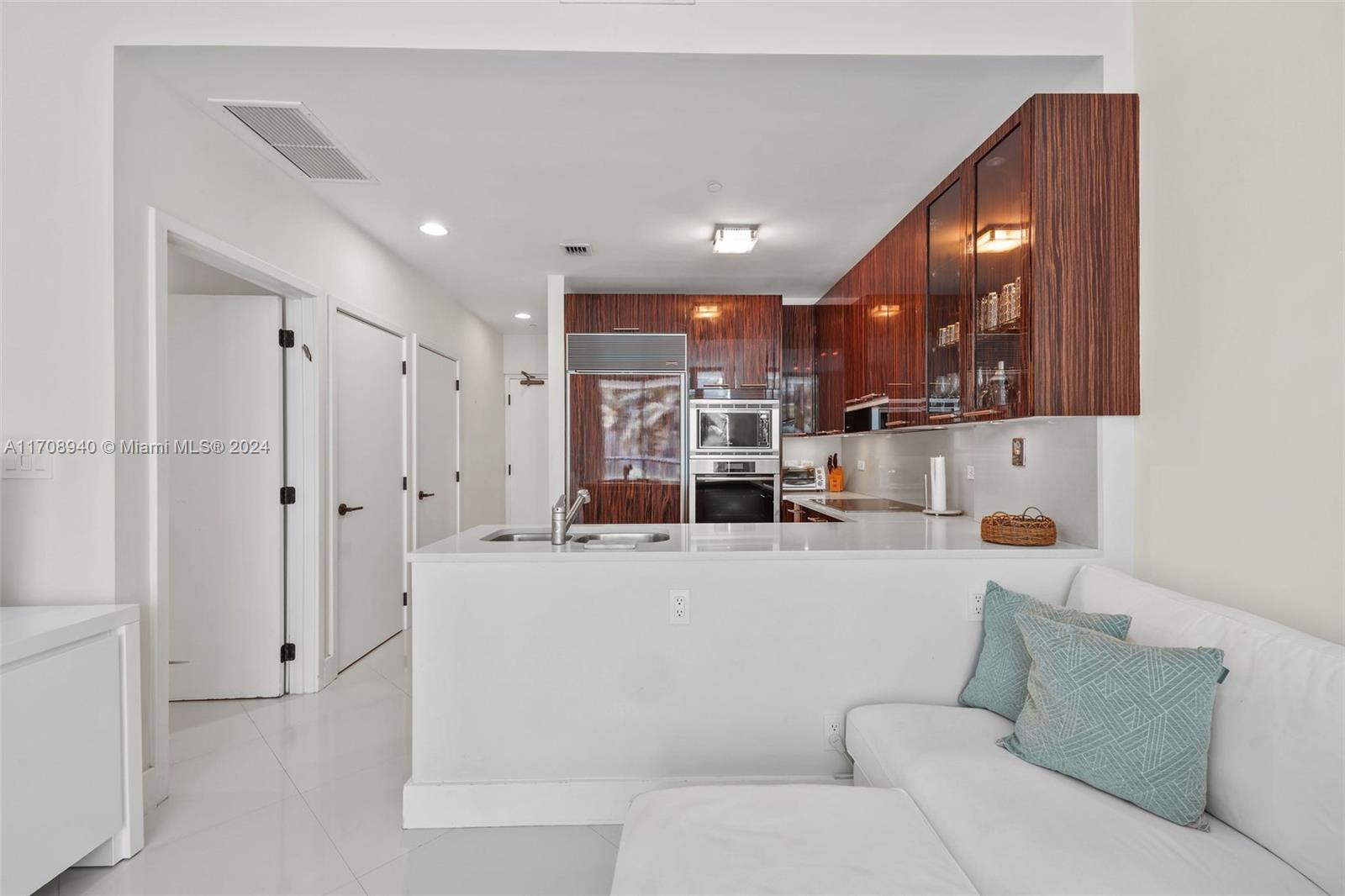 6799 Collins Ave 207 Property Photo 10