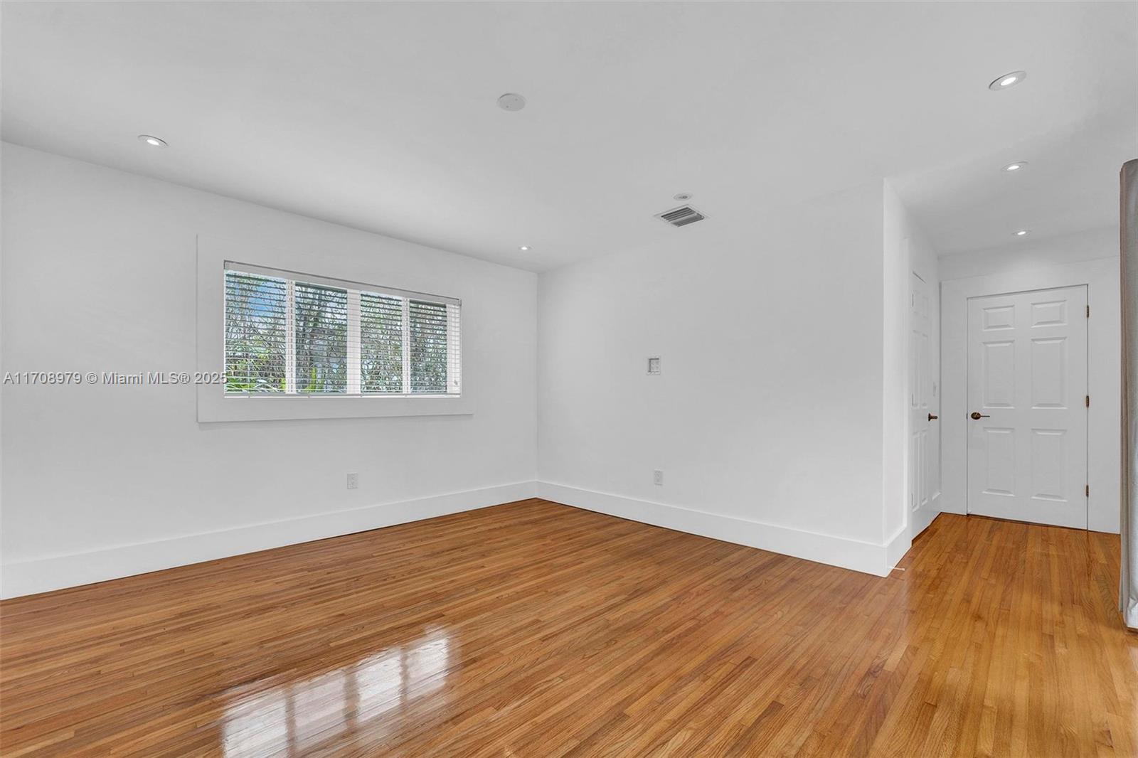 1431 Ancona Ave Property Photo 20