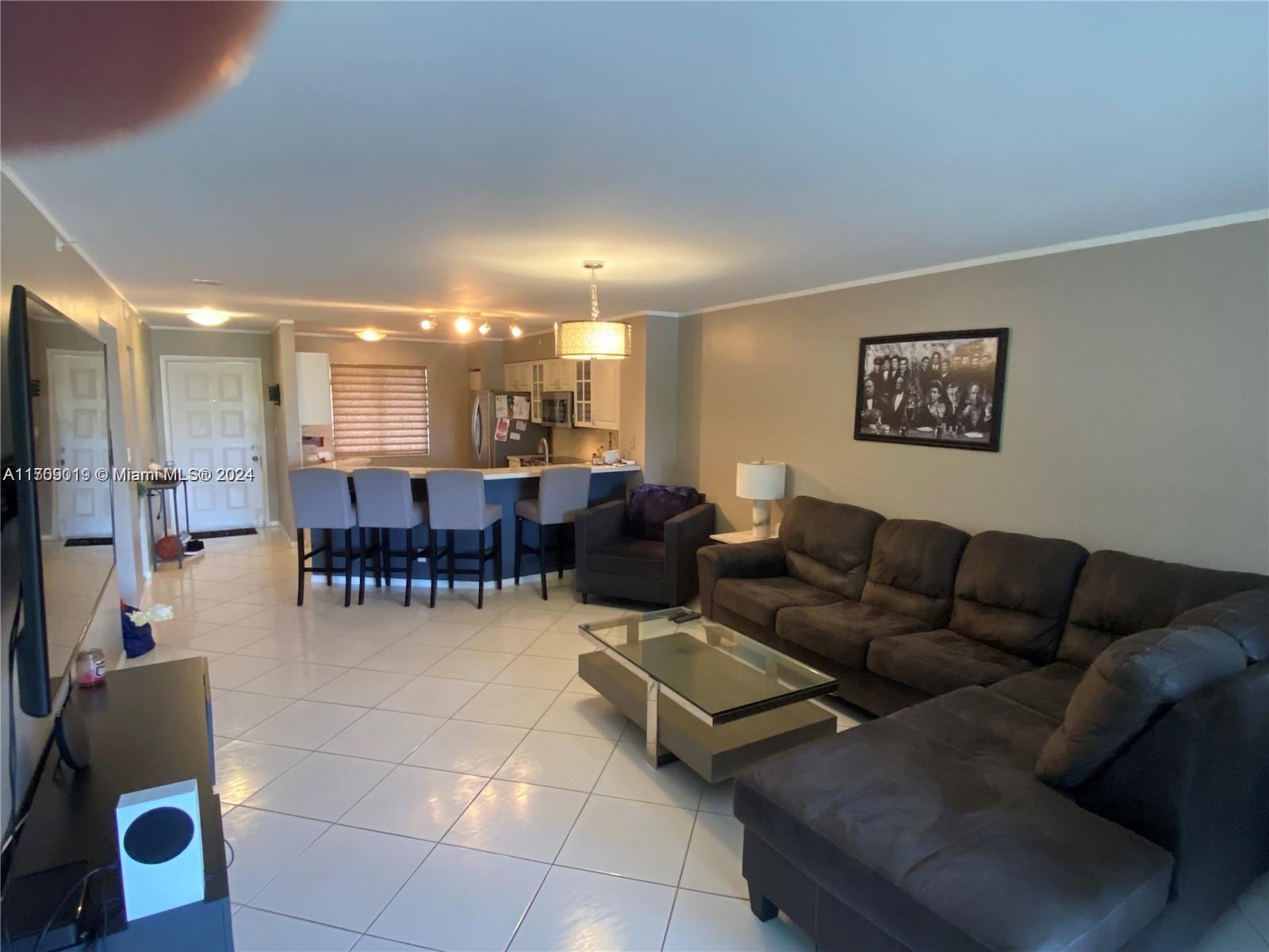 2205 S Cypress Bend Dr 302 Property Photo 1