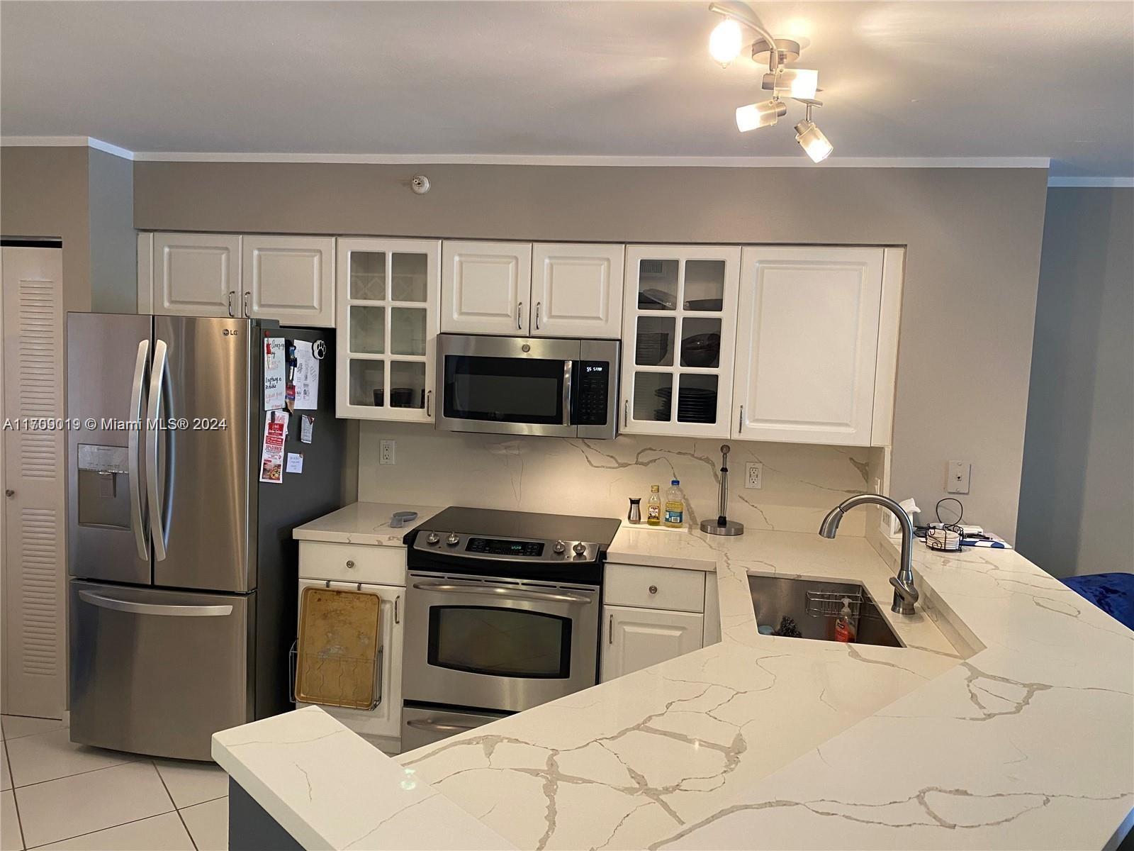2205 S Cypress Bend Dr 302 Property Photo 4