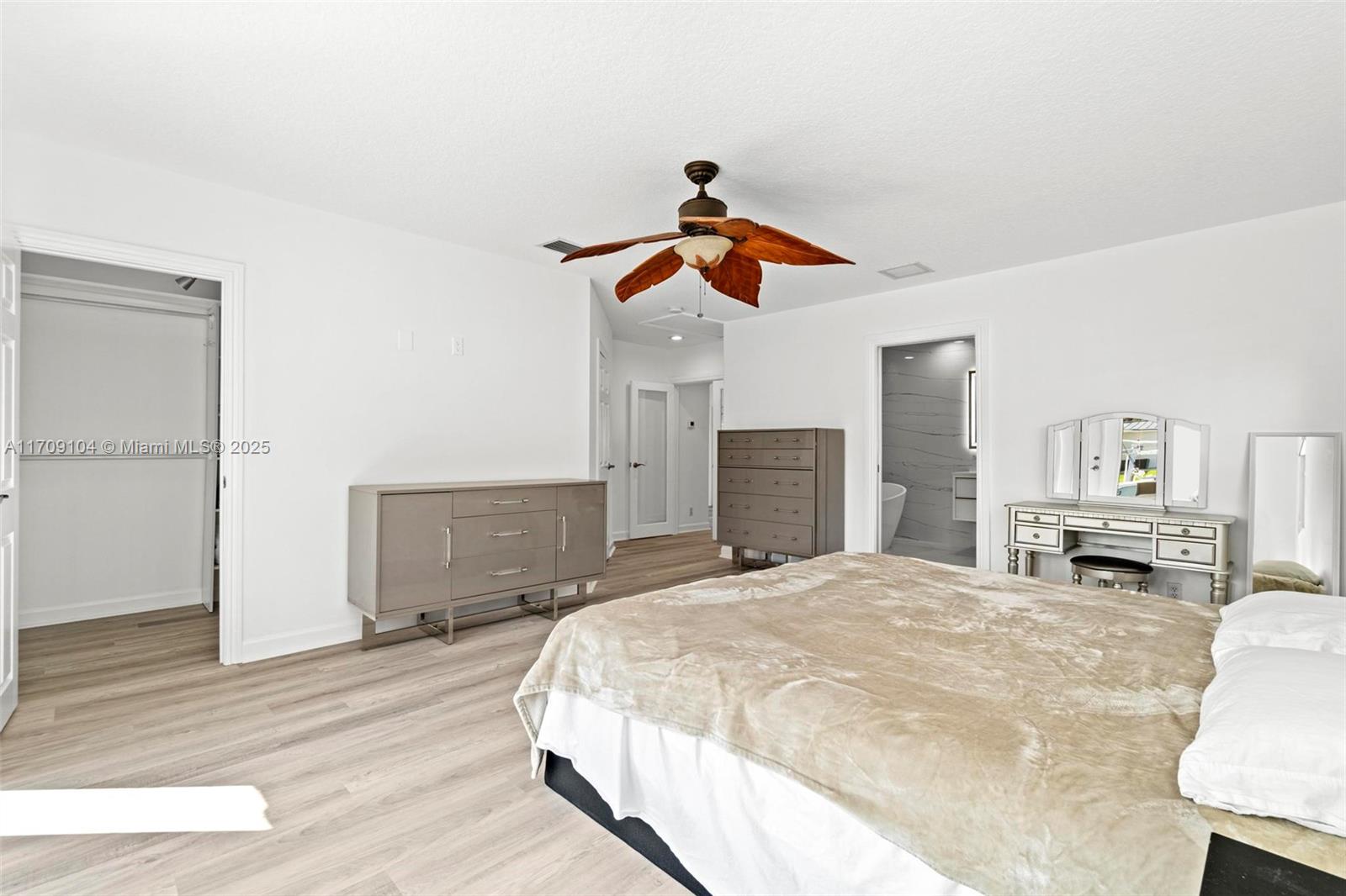 947 Nautilus Isle 0 Property Photo 24