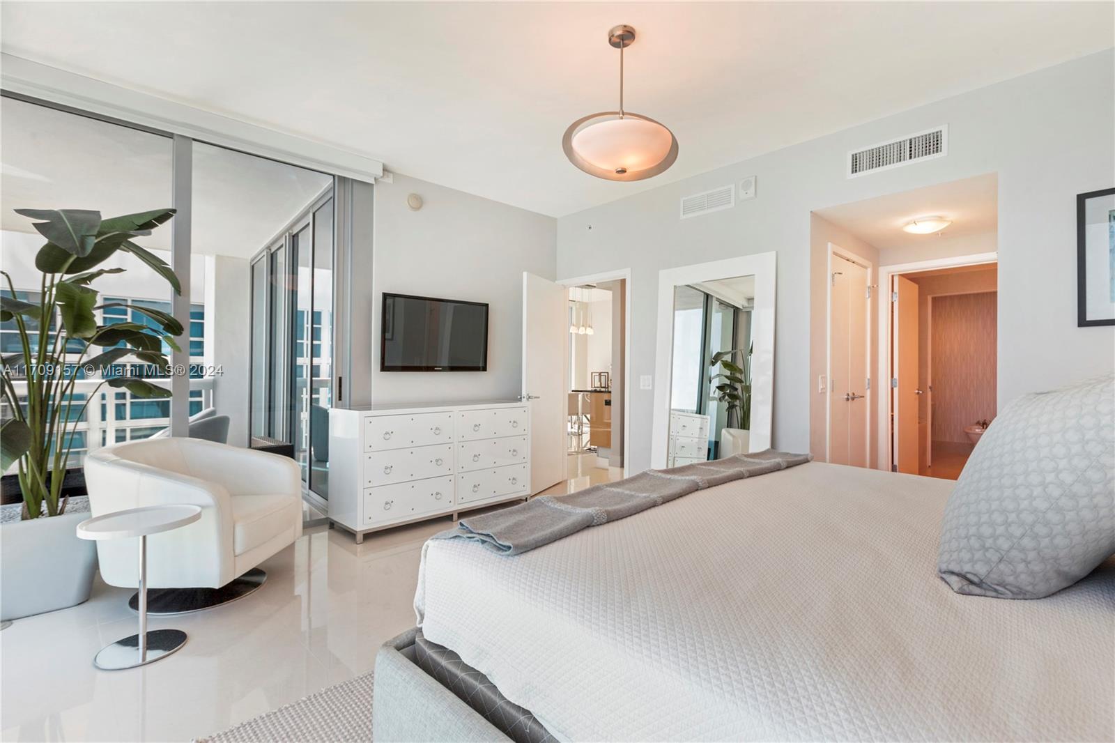 6899 Collins Ave 1508 Property Photo 4