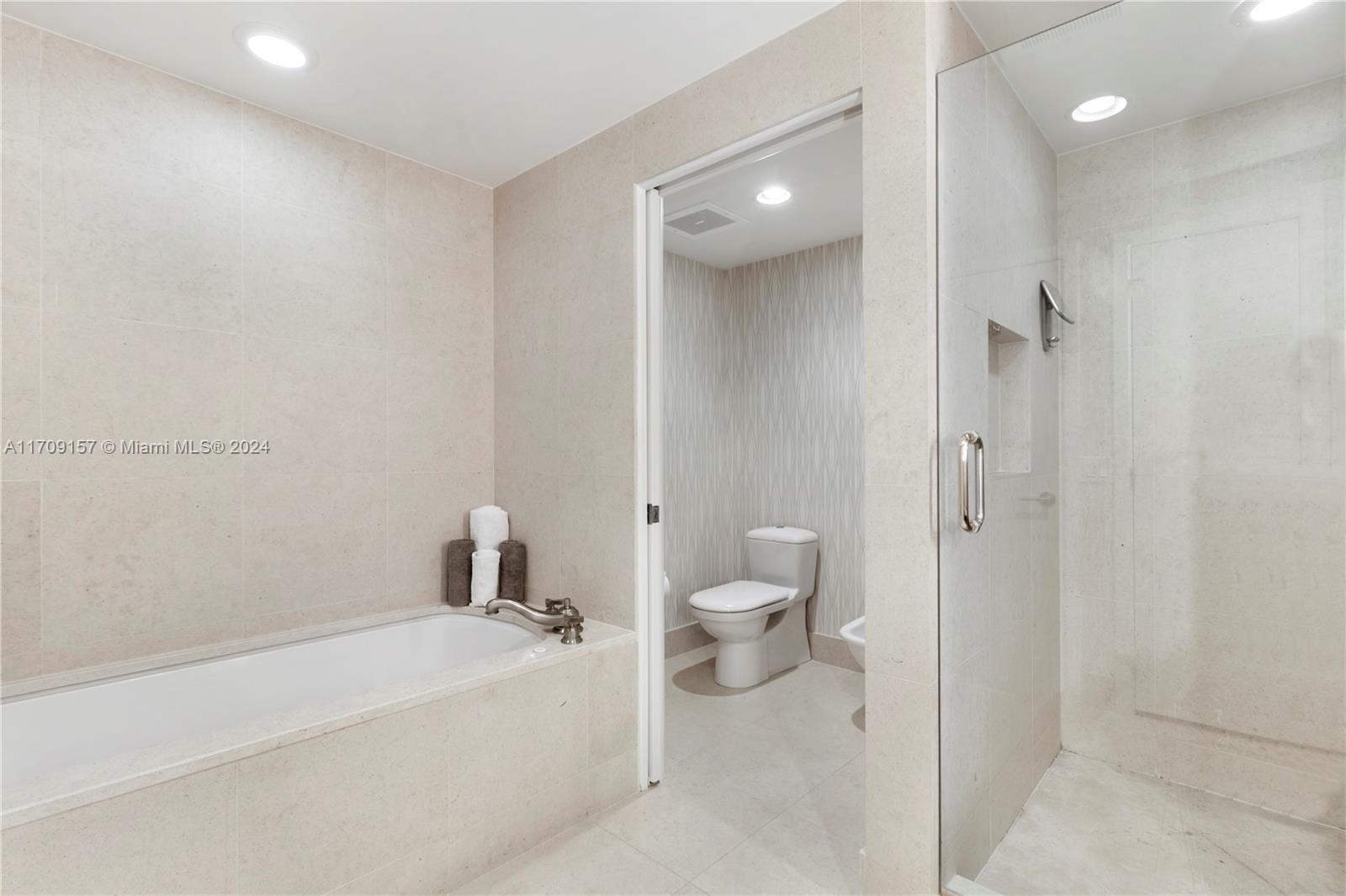 6899 Collins Ave 1508 Property Photo 10