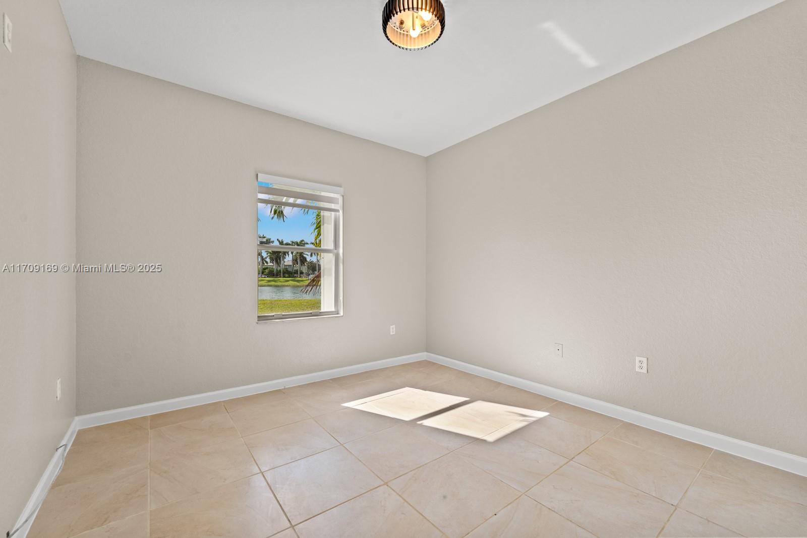 3130 Ne 1st Dr Property Photo 15