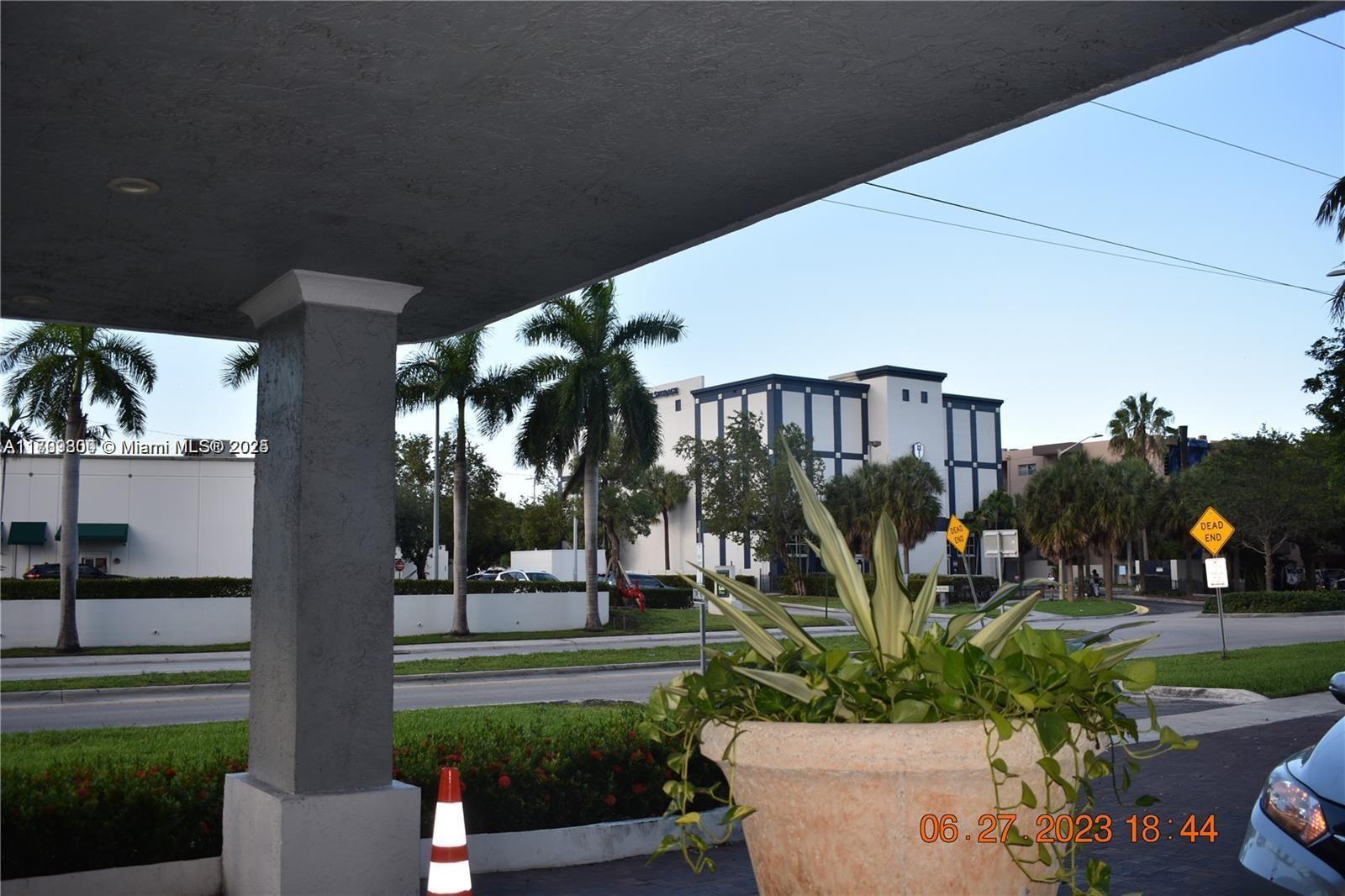 13499 Biscayne Blvd Cut3 #3 Property Photo 25