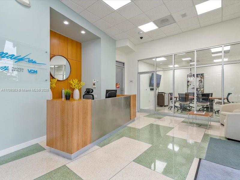 2404 Hollywood Blvd Property Photo 1
